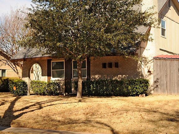 3rd image of 2721 Charter Oak Dr