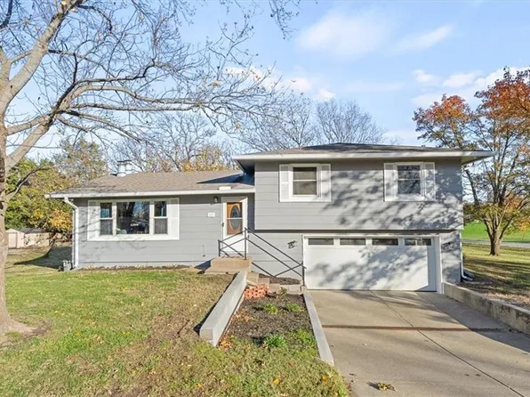 101 Maple Ter, Wellsville, KS 66092