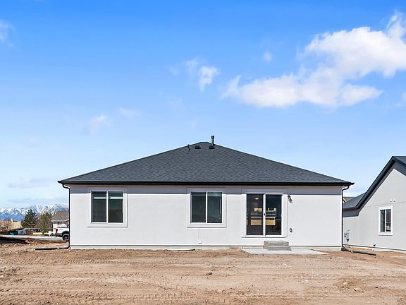 Finished home photos are representational images only. See sales agent for details.