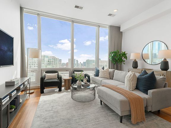 3rd image of 500 W Superior St Unit 1907