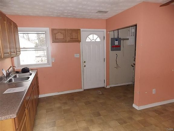 3rd image of 3 Regina Dr