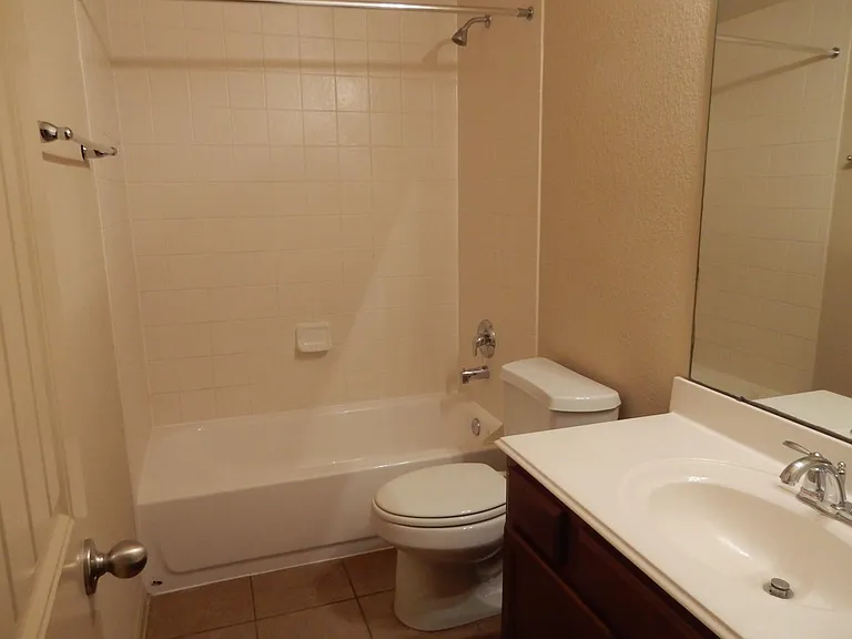 24510 Avellino Ct — Photo 22