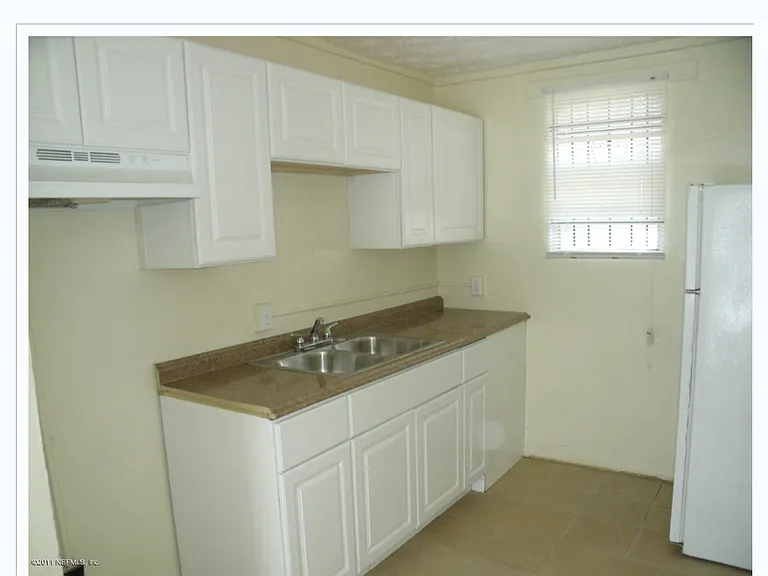 2584 W 45th St #2 — Photo 4