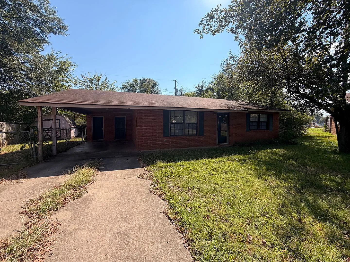 This 3-bedroom, 1-bathroom house in Russellville, AR — Photo 1
