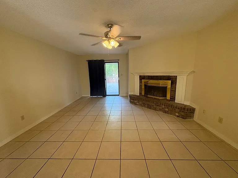 1461 Fisher Ln — Photo 4