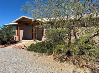4 Stagecoach Trl, La Luz, NM 88337