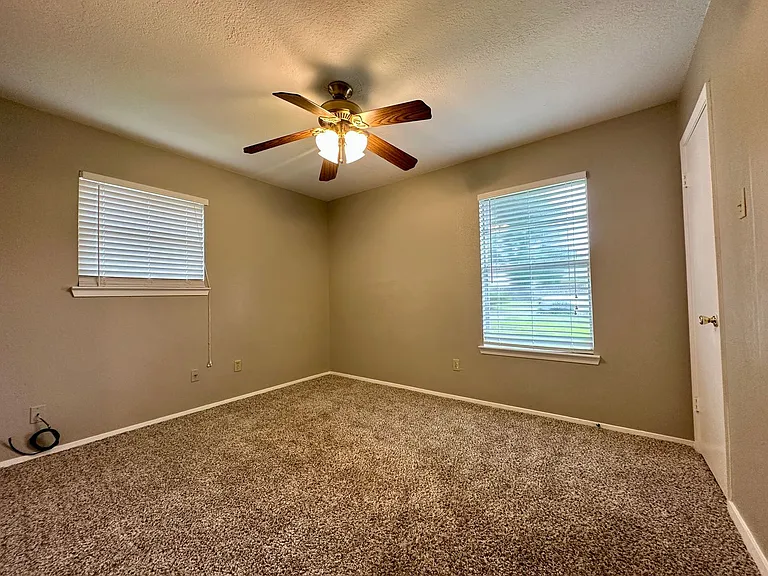 148 Bowie Ln — Photo 9