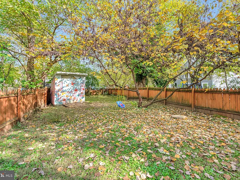 305 Prince Edward St — Photo 12