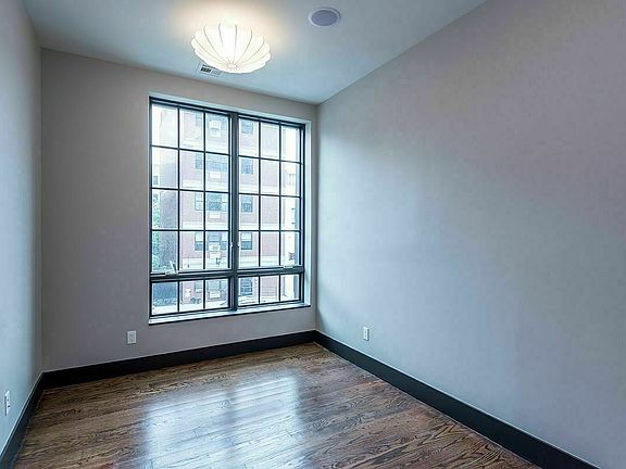 3rd image of 867 De Kalb Ave #4G