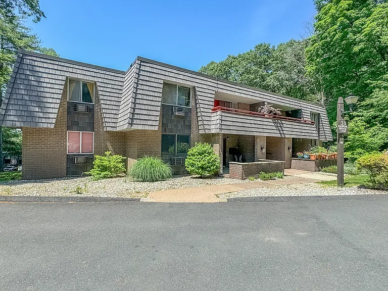 38 Rambling Brook Ln #B6 — Photo 2