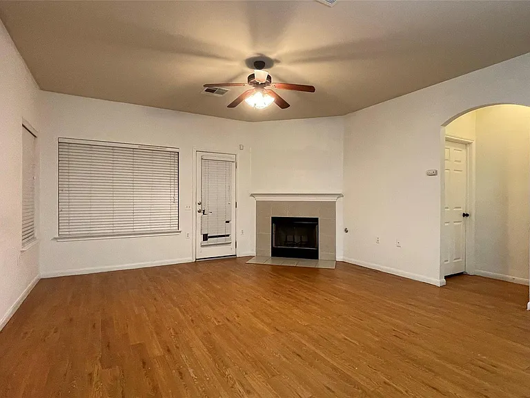 3805 Bronco Bend Loop — Photo 6