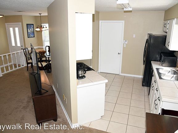 4th image of 139 Midland Ct