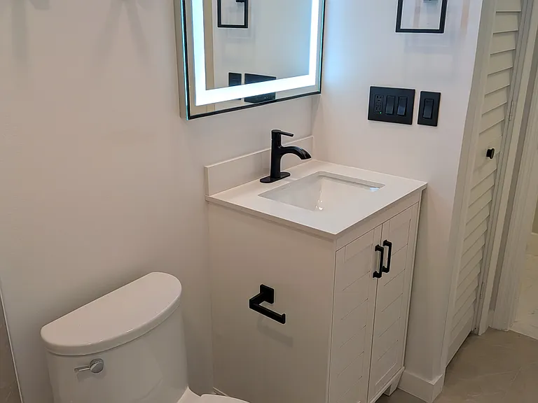 382 SW Voltair Ter — Photo 3