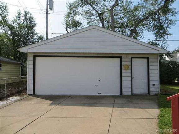 4th image of 80 Henderson Ave