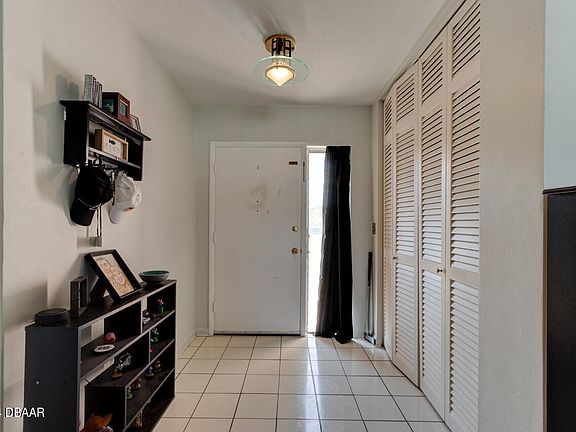 3rd image of 1324 Killian St