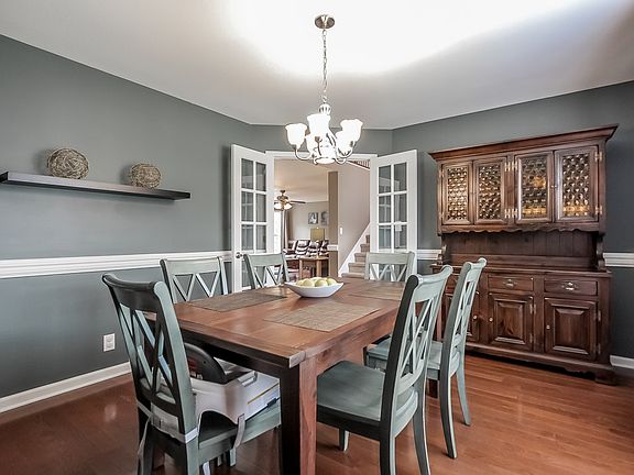 4th image of 3141 Hawthorn Dr