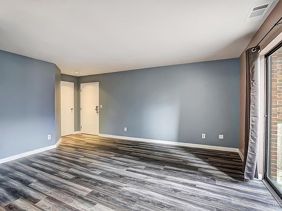 5th image of 5423 Bluesky Dr Unit 1