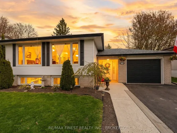 790 High Gate Park Dr, Kingston, ON K7M 5Z8