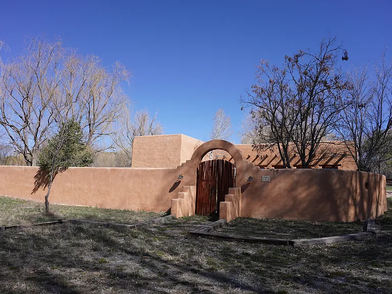 41 Old State Rd — Photo 2