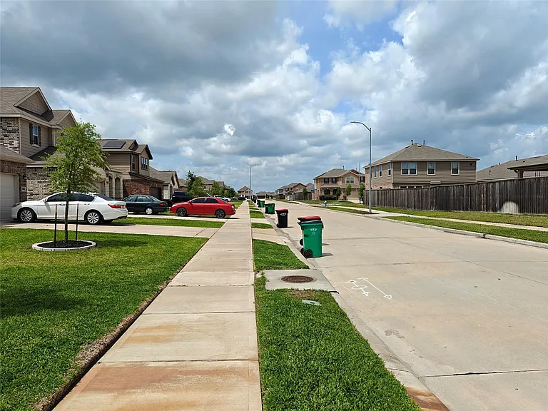 1270 Glendora Dr — Photo 3