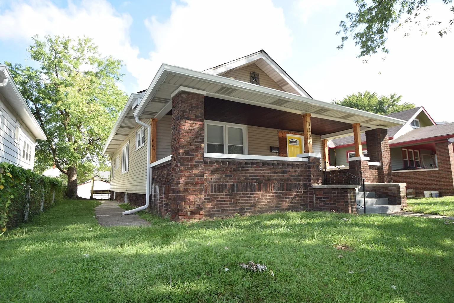 1124 Hoefgen St photo 1