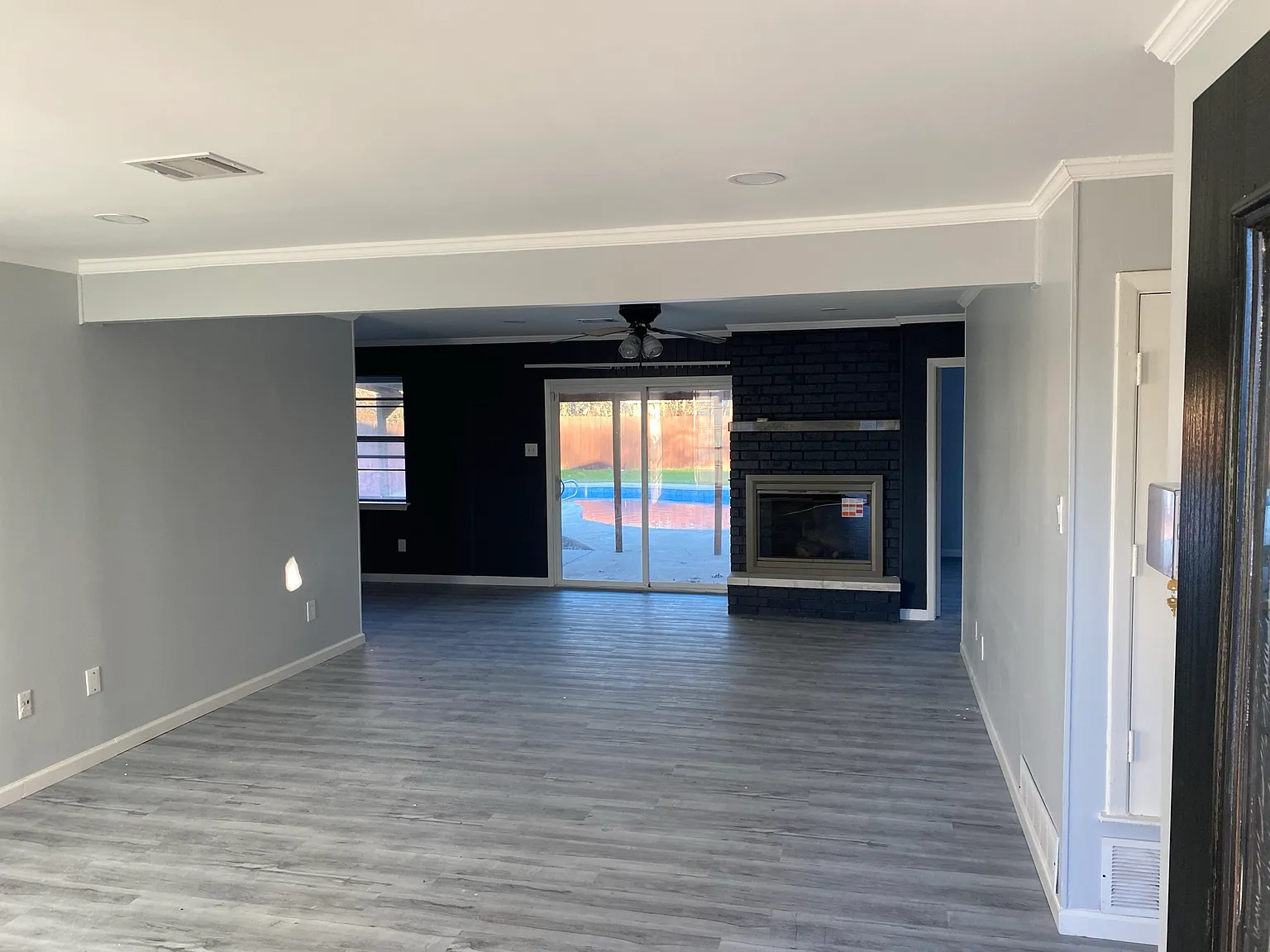 3 bed, 2.0 bath, 1252 sqft, $2,100 — Photo 2