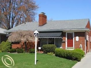 20925 Parkcrest Dr, Harper Woods, MI 48225