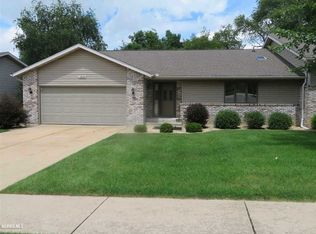 1928 W Mesa Dr, Freeport, IL 61032