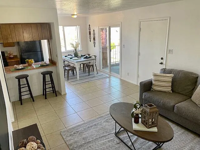 2 bed, 780 sqft, $1,200 — Photo 4