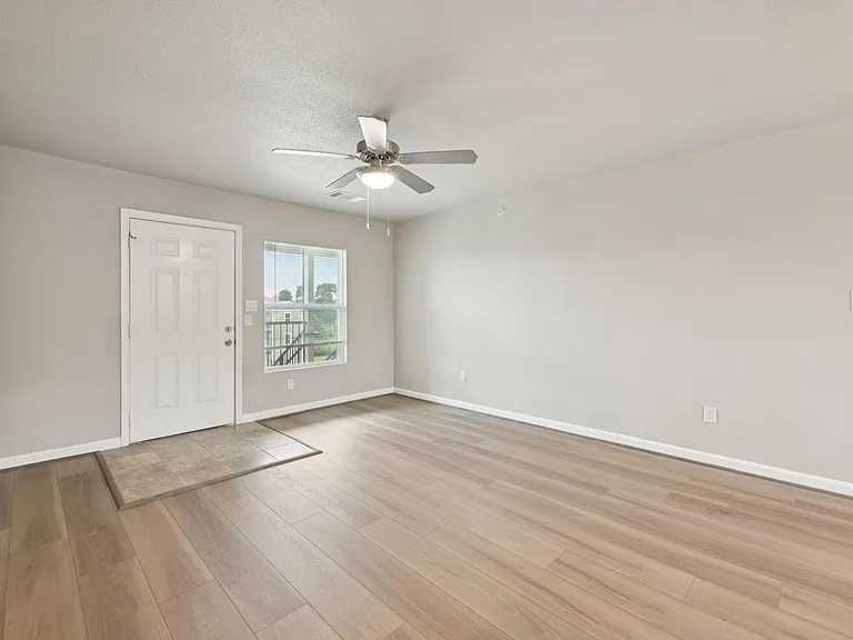 258 Plez Morgan Dr #E — Photo 8