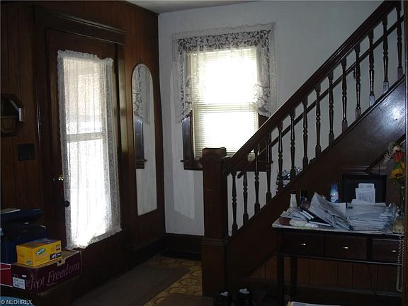 4th image of 108 Williams St