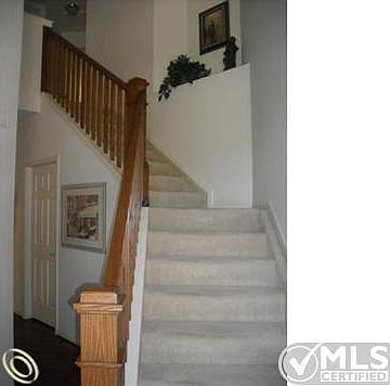 5480 Foyer 1.jpg