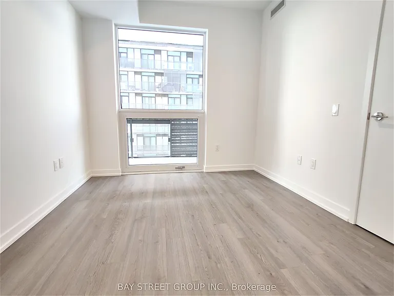 39 Roehampton Ave #2807 — Photo 6