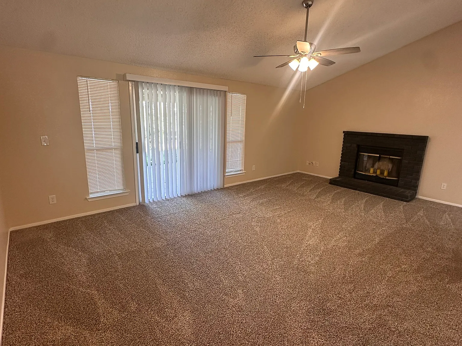 3 bed, 1460 sqft, $2,150 — Photo 4