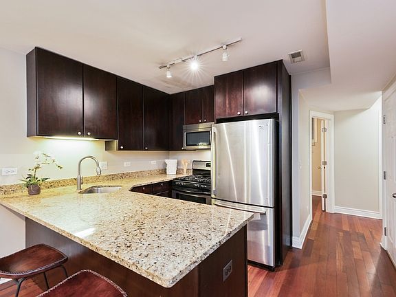 5th image of 3735 N Damen Ave #1
