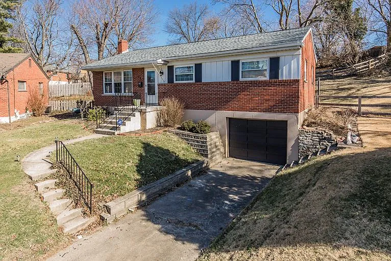 72 Garden Way photo 1