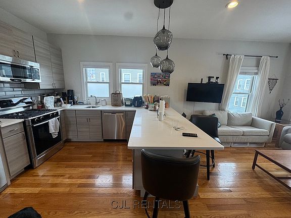 5th image of 9 Harding St #3