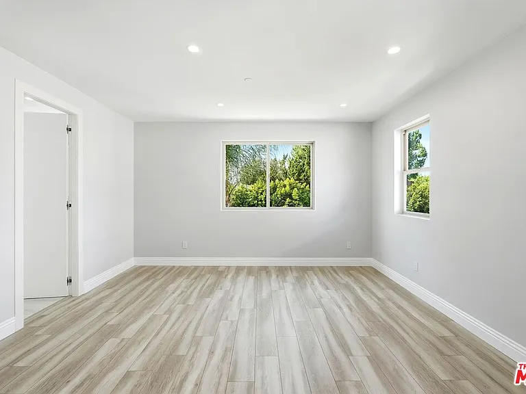 6717 Sunnyslope Ave — Photo 36