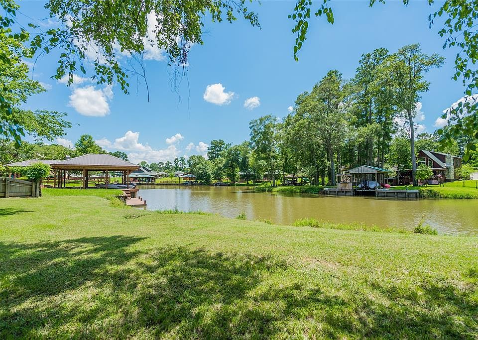 1st image of 20 Wildwood Lake Dr