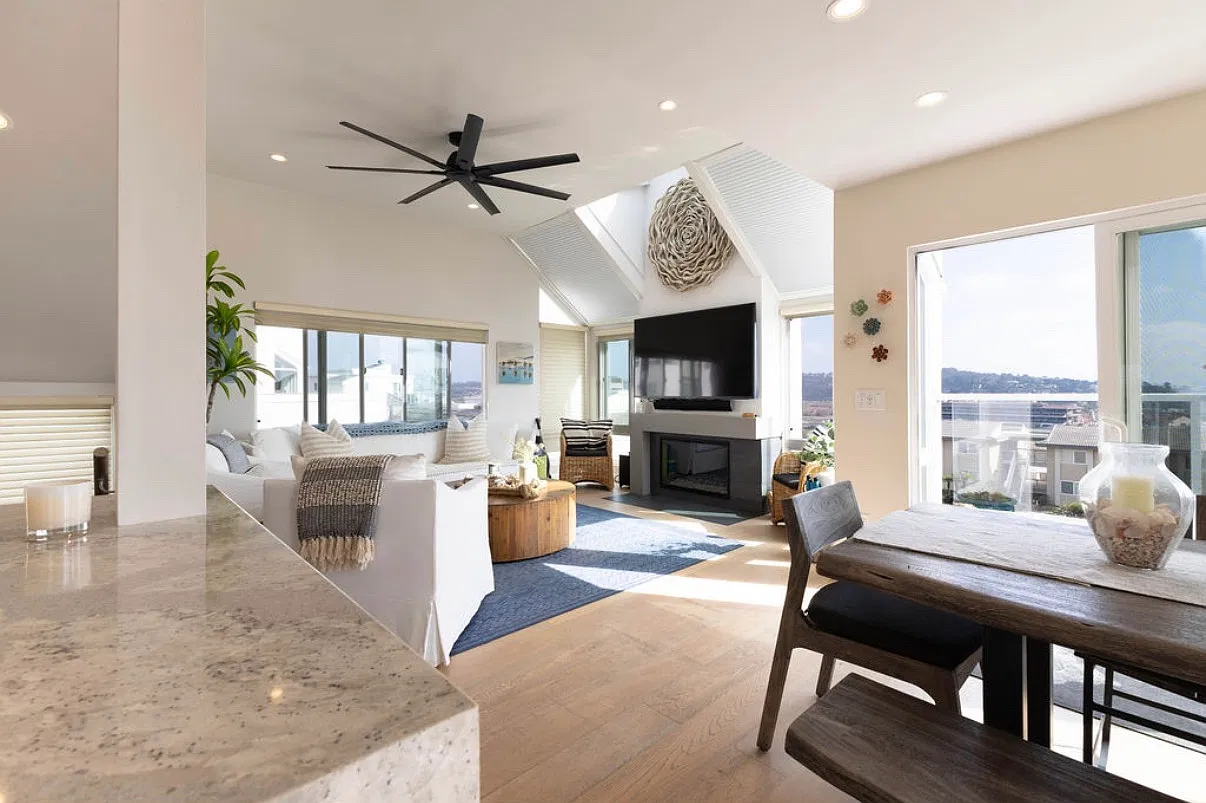 2 bed, 2.5 bath, 1400 sqft, $9,750 — Photo 3
