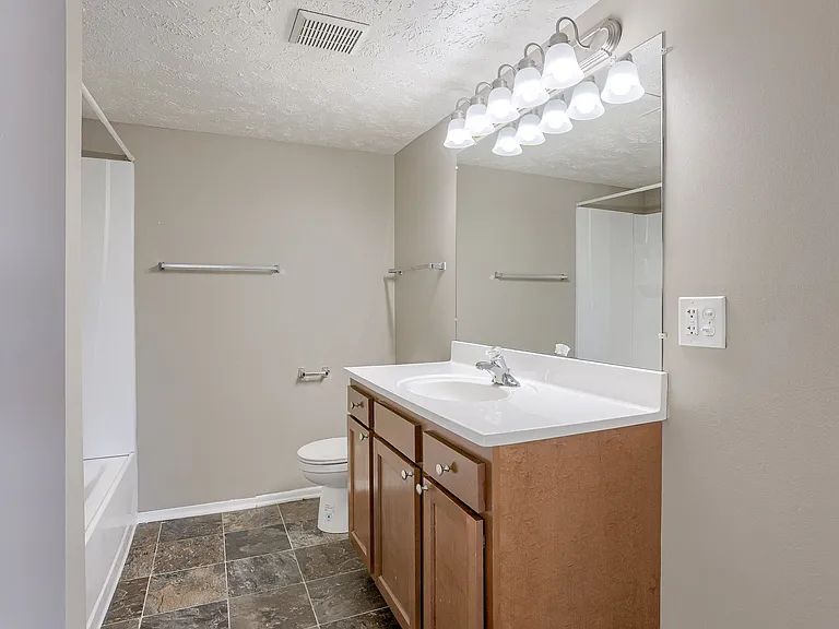 Omaha, NE Evergreen Terrace Apartments | 11A | Bathroom