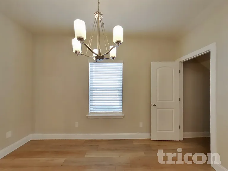 1331 Carriage Park Dr — Photo 4