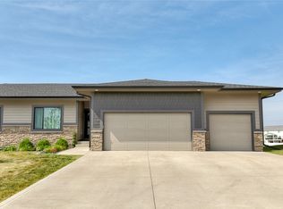 2310 Scenic Valley Dr, West Des Moines, IA 50265