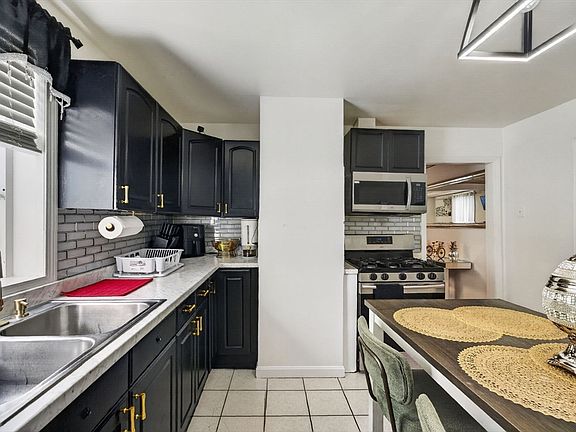 3rd image of 136-138 Sanborn St