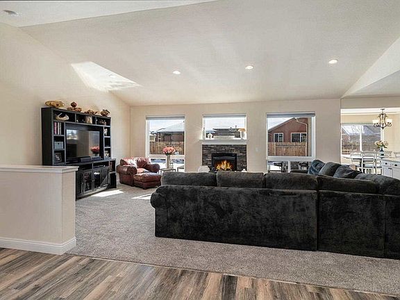 4th image of 1119 Las Brisas Dr