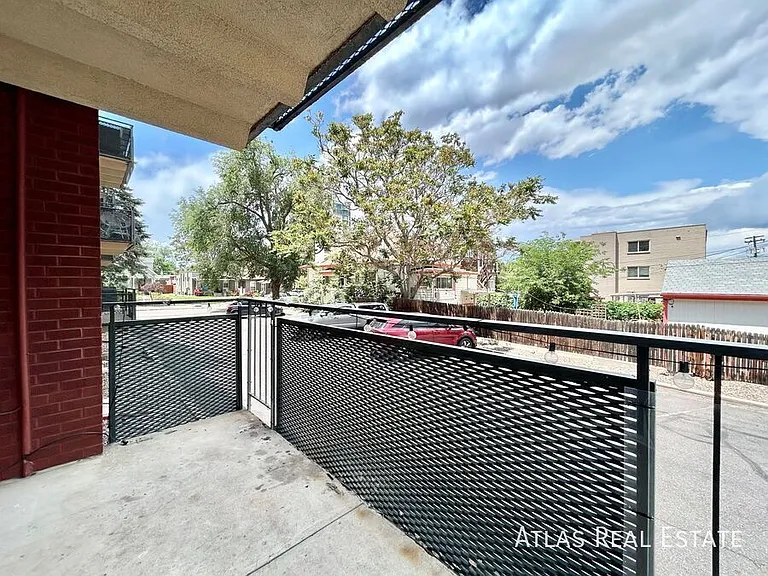 200 N Pearl St #206 — Photo 5