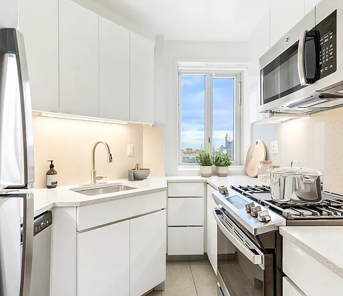 300 1st Ave #2G — Photo 5