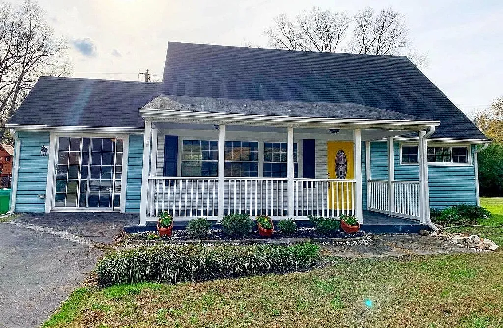 4 bed, 1600 sqft, $2,800 — Photo 1
