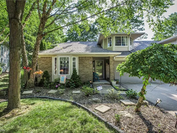 798 Cascade Mills Dr, Akron, OH 44307