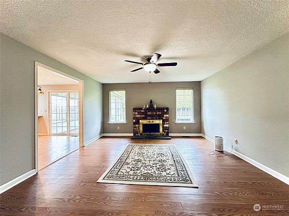 5th image of 350 Hollyberry Road